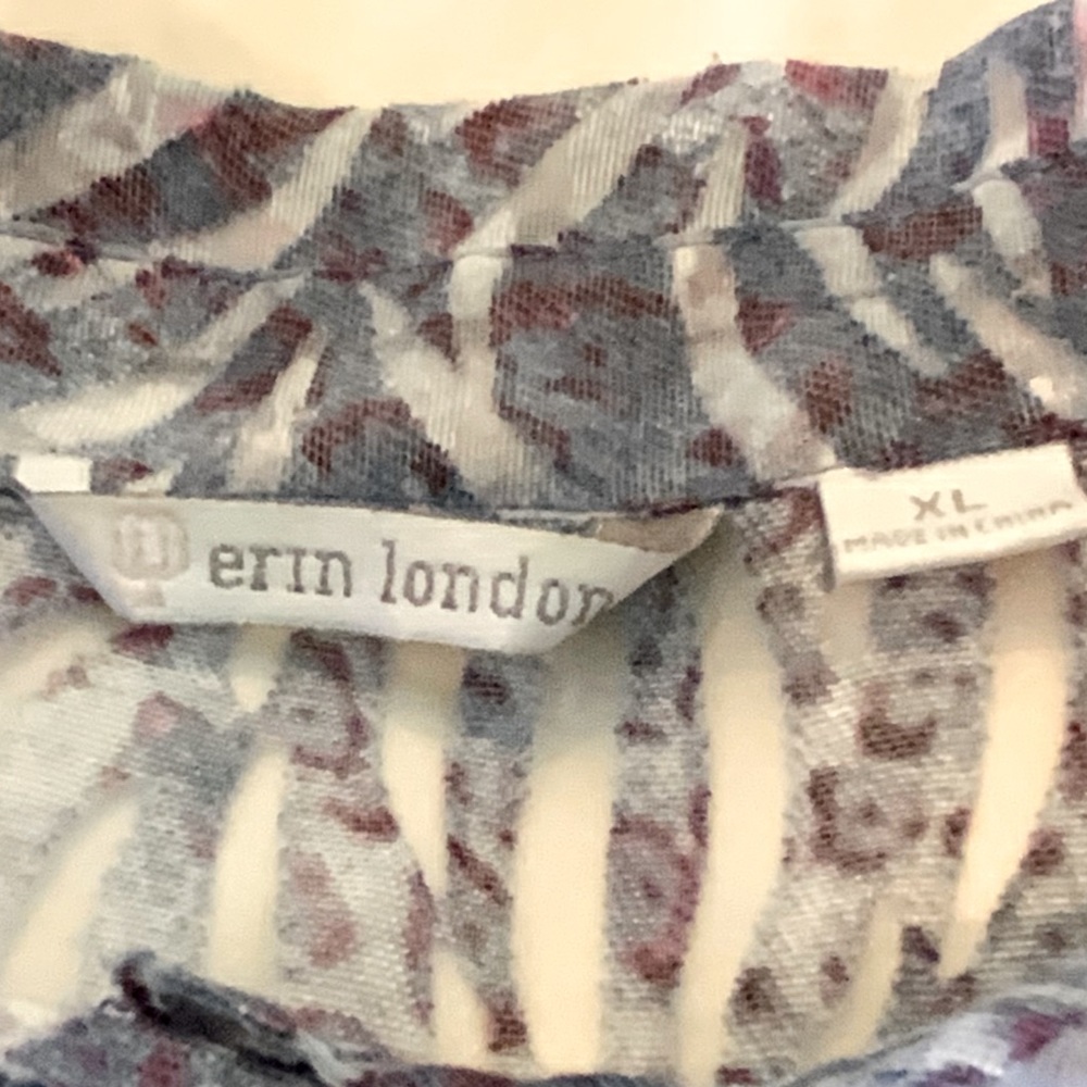 Erin London Top, Blouse or Jacket Gray White and Burgundy Button Down Size XL - Picture 6 of 7